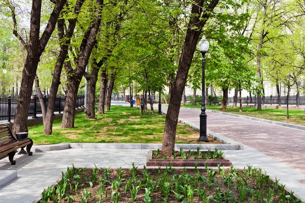 Parte pedonal de Pokrovsky Boulevard em Moscou, Rússia — Fotografia de Stock