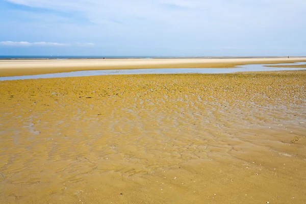 Marée basse sur la plage de sable en Normandie — Photo