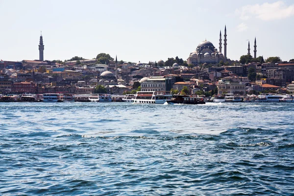Gyllene hornet kanal och istanbul, — Stockfoto