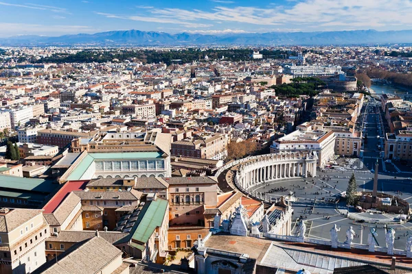 Fåglar syn på staden centrerar av rome — Stockfoto