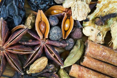 çeşitli baharatlar için mulled şarap