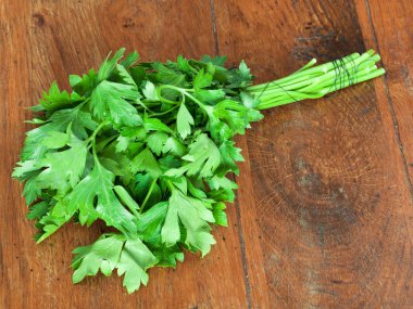 Bir demet taze maydanoz.