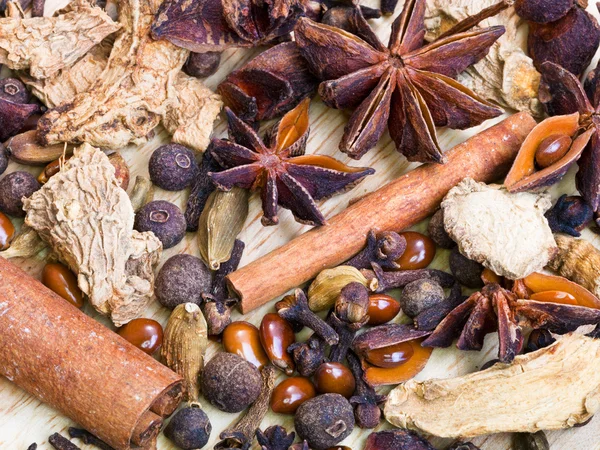 Different spices for mulled wine — Stock Photo, Image