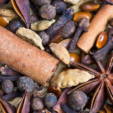 arka plandan kuru baharat