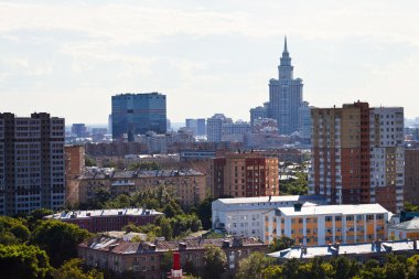 yerleşim alanı ve yüksek katlı bina