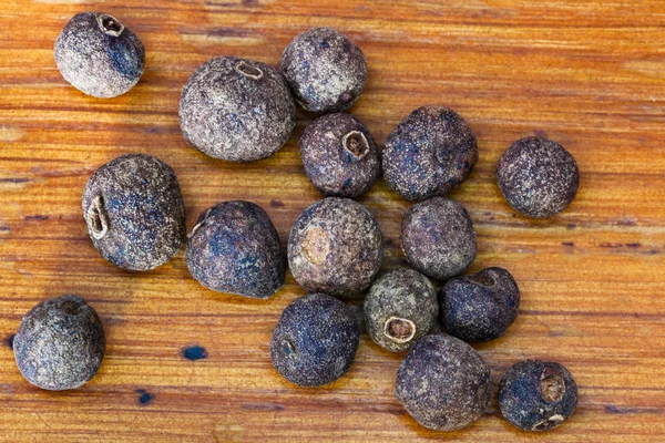Dried allspice spice on wooden board — Stock Photo, Image