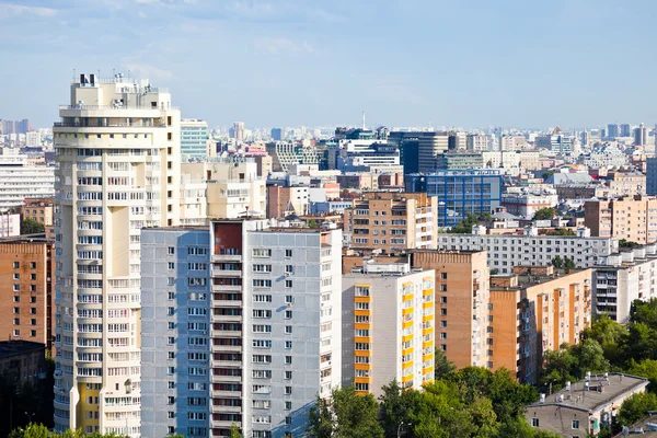 Quartier résidentiel en ville — Photo