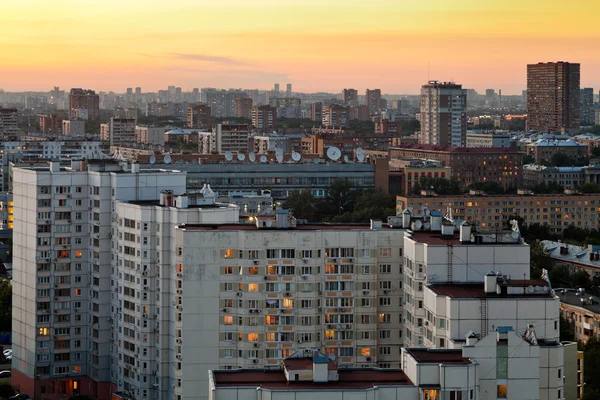 's avonds in stad — Stockfoto