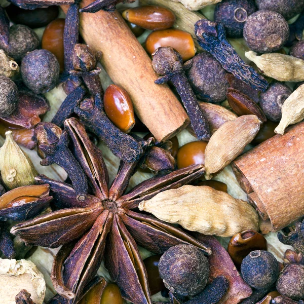 Varias especias para vino caliente — Foto de Stock