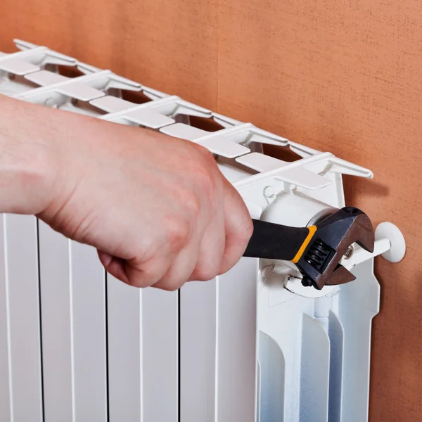 Adjusting heating radiator — Stock Photo, Image