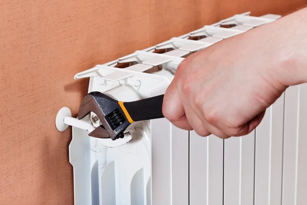 Adjusting heating radiator — Stock Photo, Image