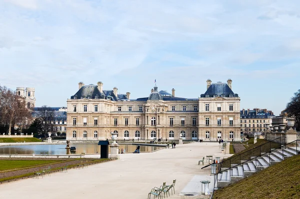 Vista del Palazzo di Lussemburgo a Parigi all'inizio della primavera — Foto Stock