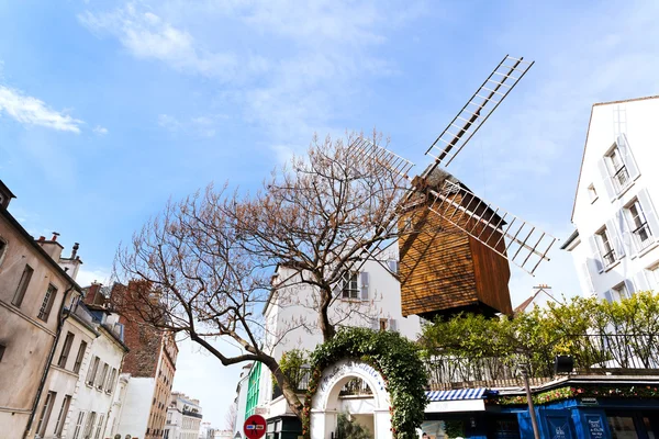 Ιστορικό ανεμόμυλο - moulin de la galette, Μονμάρτη, Παρίσι — Φωτογραφία Αρχείου