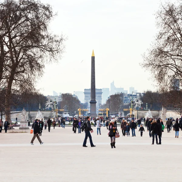 Obelisk dan gerbang kemenangan dari Tuileries Garden, Paris — Stok Foto