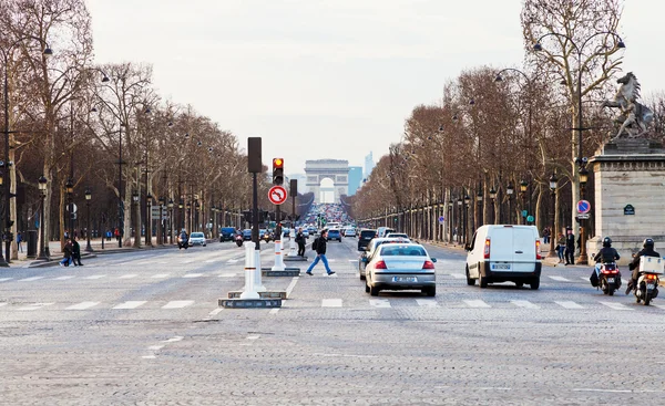 Aleje des champs elysees w Paryżu — Zdjęcie stockowe