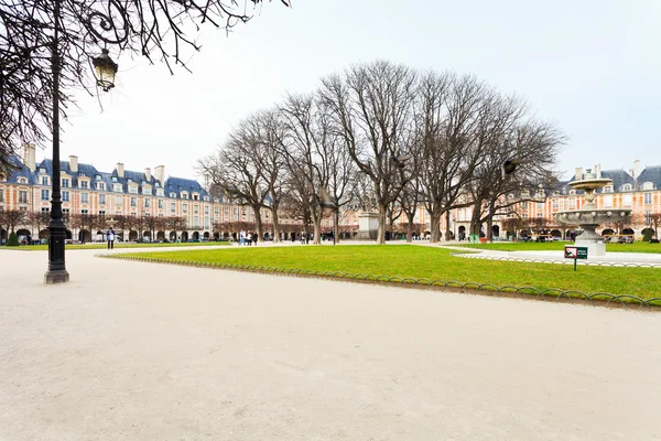 Place des Vosges in Parijs — Stockfoto