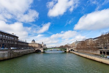 Seine Nehri ve pont de notre dame de paris