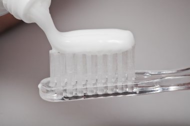 diş fırçası ve diş macunu tüp