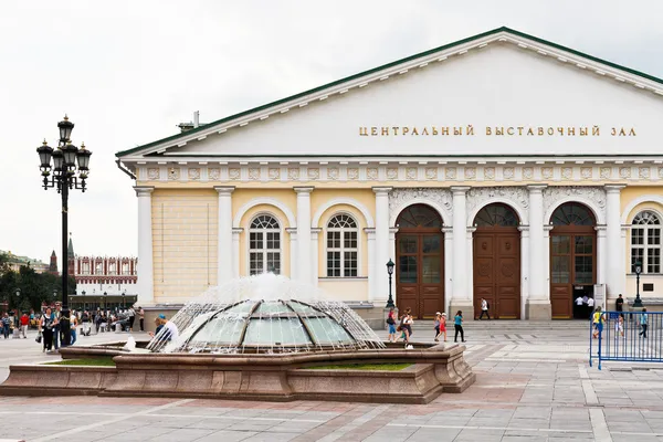 馬術学校建物と馬術学校モスクワ広場で — ストック写真
