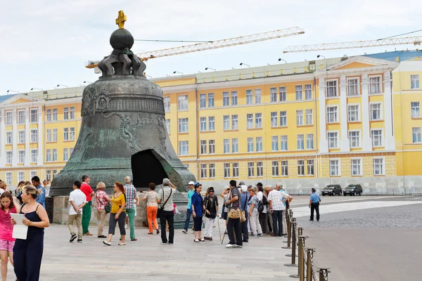 Tsar bell and Ivanovskaya Square of Moscow Kremlin — Stock Photo, Image