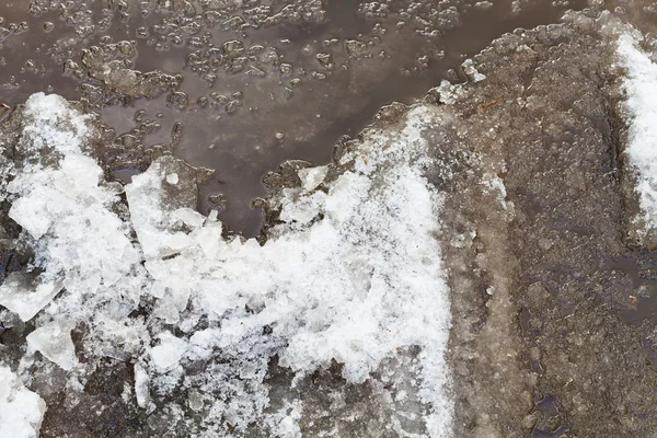 冬の雪の溶解 — ストック写真