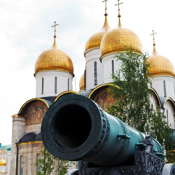 沙皇加农炮和安息大教堂、 莫斯科 — 图库照片