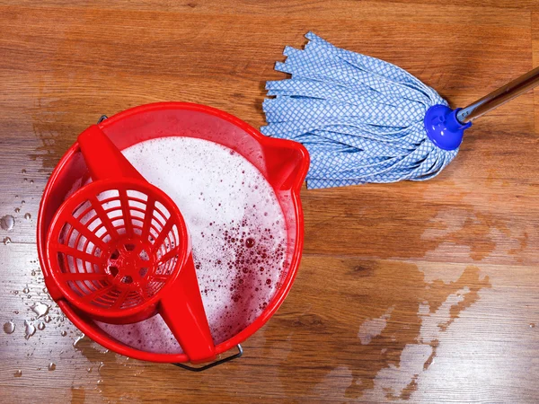 Mopping of wooden floors — Stock Photo, Image