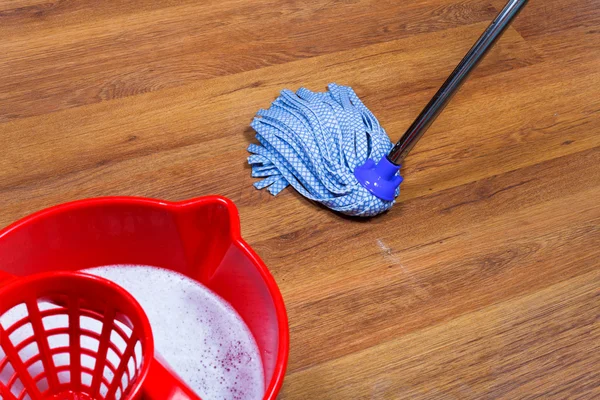Mopping of laminate floors — Stock Photo, Image