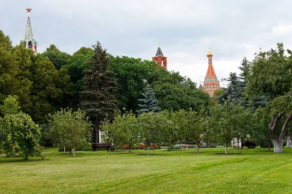 Trávník taynitsky zahrady v moskevského Kremlu — Stock fotografie