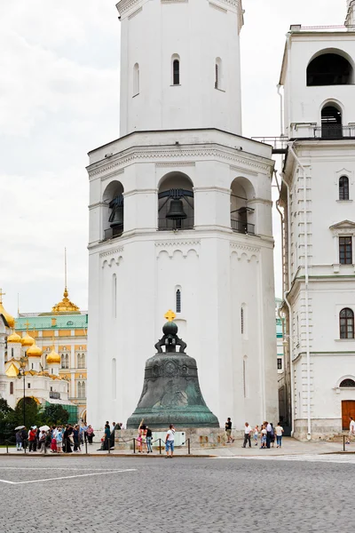 Vista de la campana del zar y el campanario en Moscú Kremlin —  Fotos de Stock