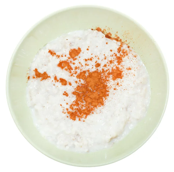 Oat porridge with cinnamon in ceramic bowl — Stock Photo, Image