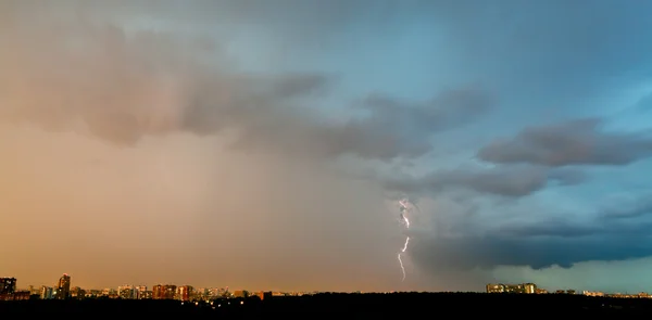 Lightning strike over city — Stock Photo, Image