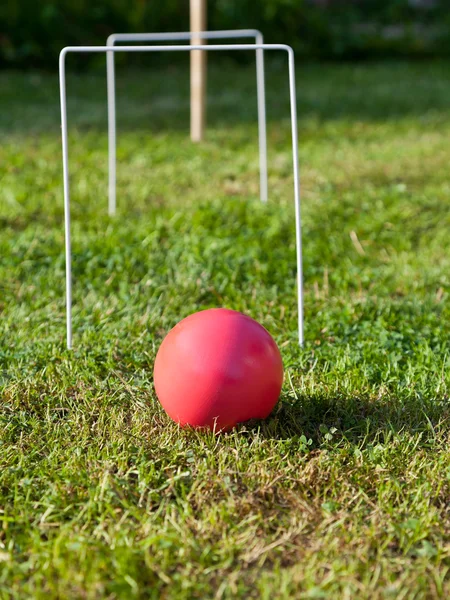 Jeu de croquet sur pelouse verte — Photo