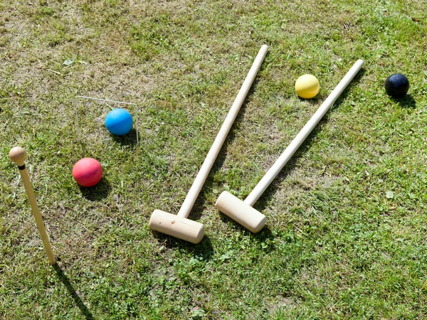 Jeu de croquet sur pelouse verte — Photo