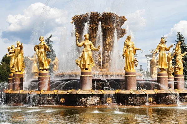 Fountain Friendship of Nations at VVC in Moscow — Stock Photo, Image