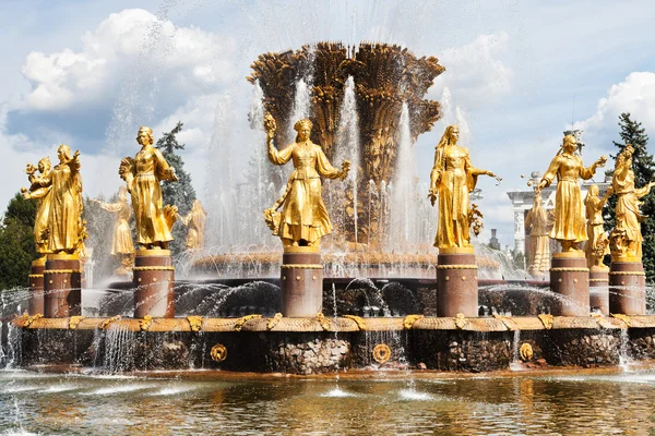 Fuente de la amistad de las naciones en VVC en Moscú — Foto de Stock