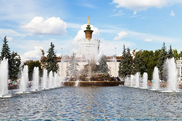 Fontana Fiore di pietra a VVC a Mosca — Foto Stock