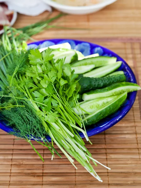 Verduras frescas en el plato — Foto de Stock