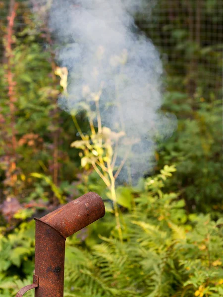 Humo de chimenea oxidada —  Fotos de Stock