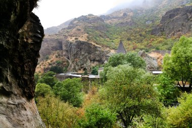geghard Manastırı cliff Ermenistan dan görünüm