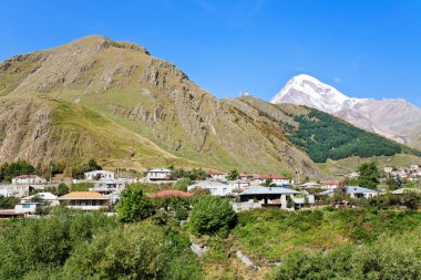 köy stepantsminda ve Gürcistan kazbek Dağı