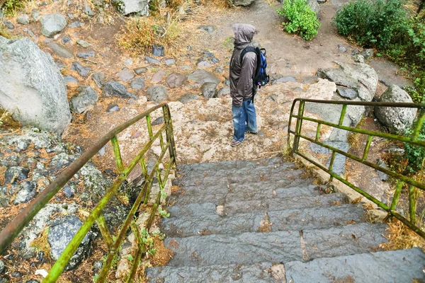 Stone steps and tourist in rain — Stock Photo, Image