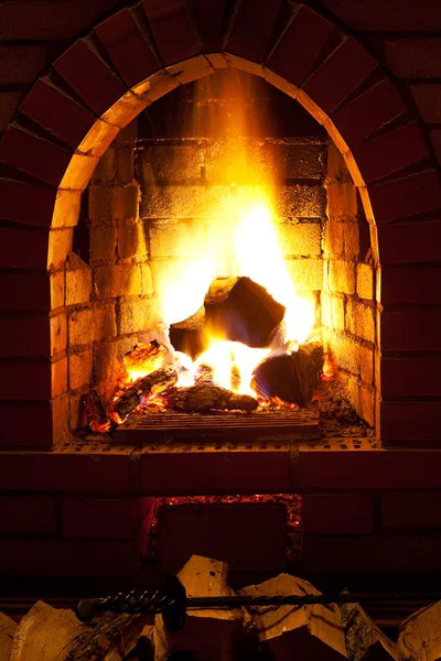 Fire in fireplace — Stock Photo, Image