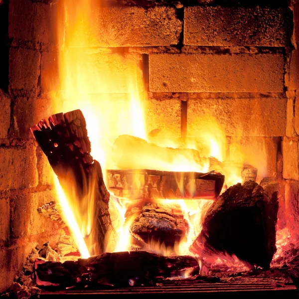 Fire in fireplace — Stock Photo, Image