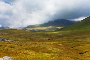 çapraz geçişi Gürcistan yakınındaki dağ Vadisi