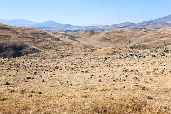 Panorama zorats karer - náhorní plošina v Arménii — Stock fotografie