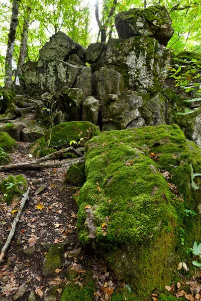Dedo do Diabo Rock nas montanhas do Cáucaso — Fotografia de Stock
