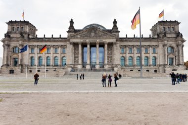 reichstag sonbaharda bina cephe