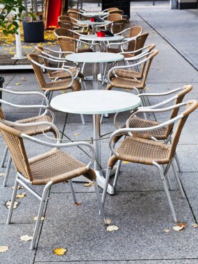 sonbaharın boş sokak Restoran