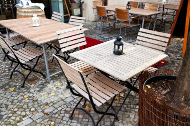 Restoranın açık boş tabloları